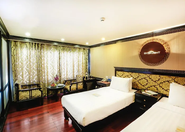 Botel Summer Light Legend Cruise Hạ Long