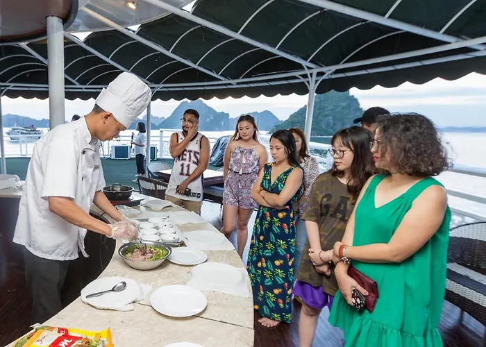 Summer Light Legend Cruise Botel Hạ Long