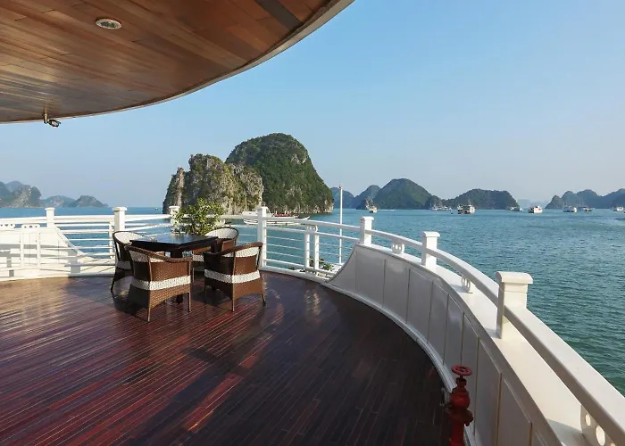 Summer Light Legend Cruise Botel *